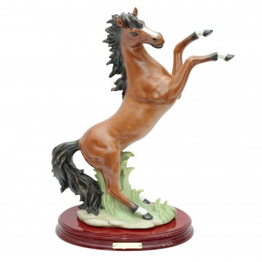 Скульптура Лошадь на дыбах